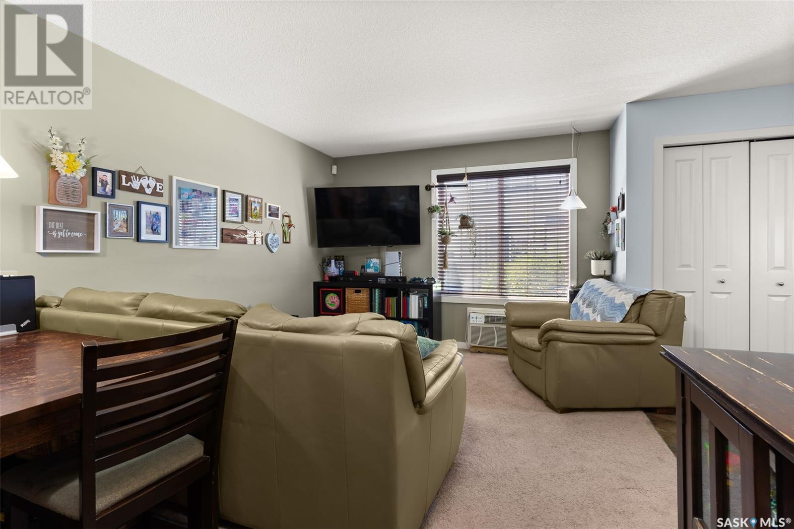 Photo 3 of 27 5019 James Hill Road, Regina SK
