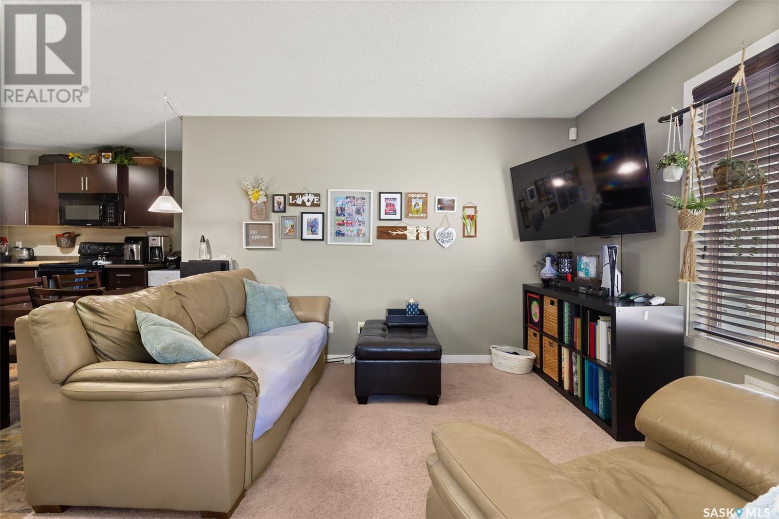 Photo 4 of 27 5019 James Hill Road, Regina SK