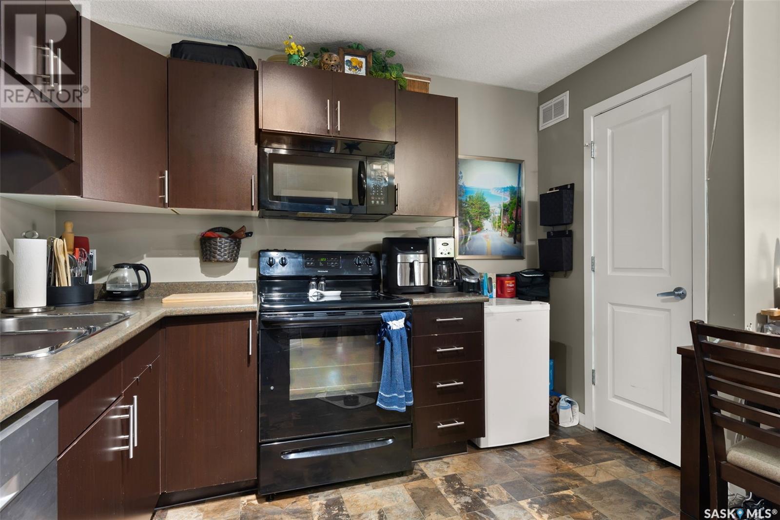 Photo 7 of 27 5019 James Hill Road, Regina SK