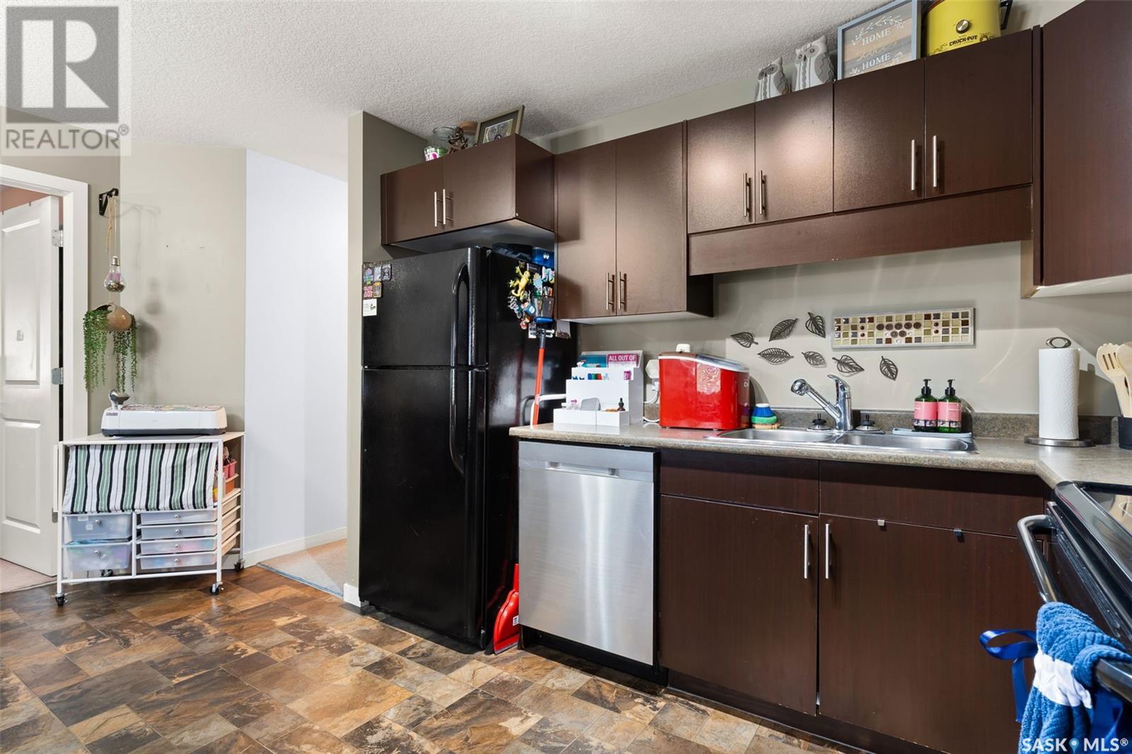 Photo 8 of 27 5019 James Hill Road, Regina SK