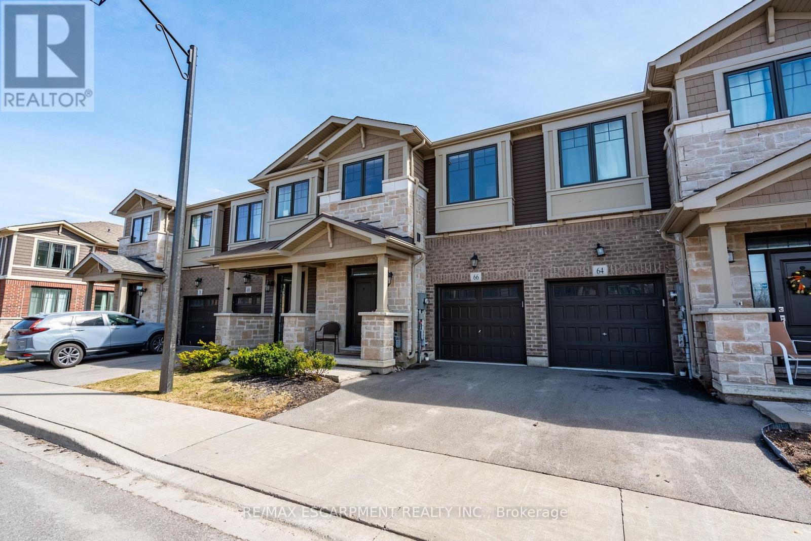 Photo 5 of 66 Pelican Lane, Hamilton ON