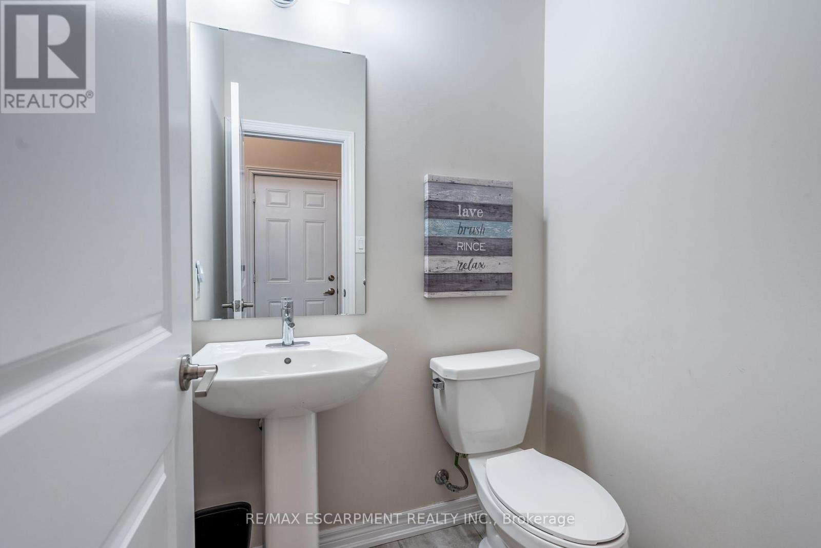 Photo 8 of 66 Pelican Lane, Hamilton ON