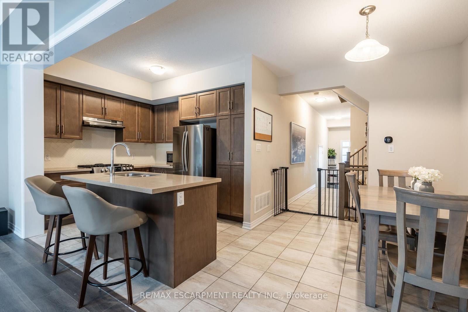Photo 7 of 66 Pelican Lane, Hamilton ON