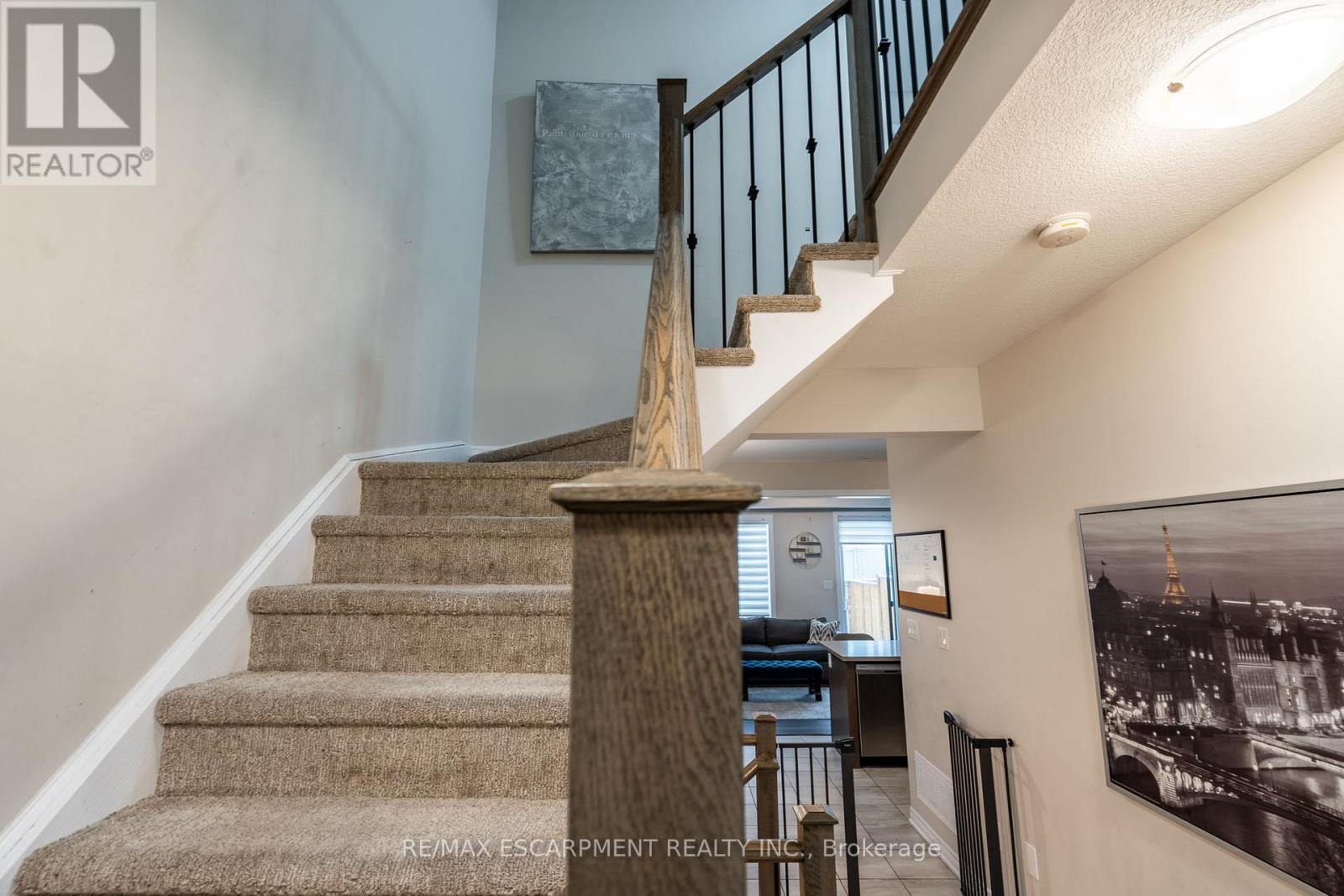 Photo 4 of 66 Pelican Lane, Hamilton ON