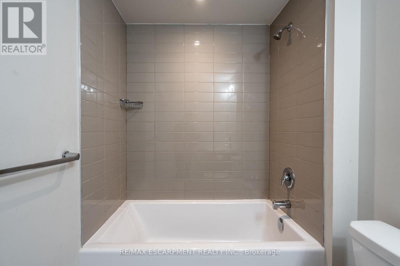Photo 38 of 66 Pelican Lane, Hamilton ON