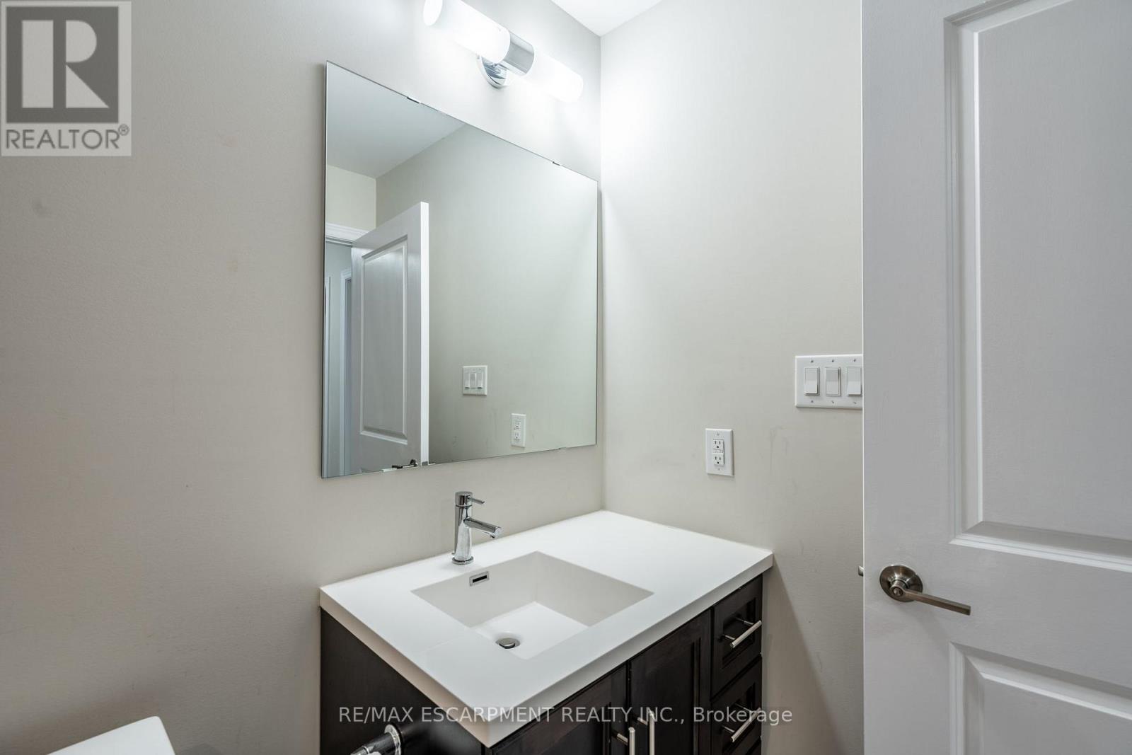 Photo 9 of 66 Pelican Lane, Hamilton ON