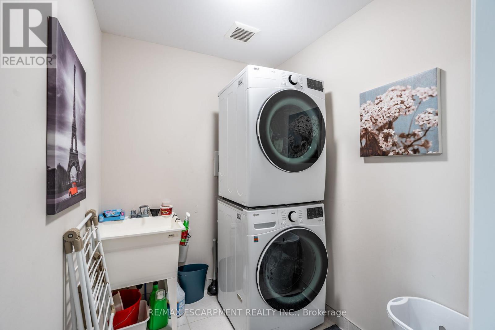Photo 41 of 66 Pelican Lane, Hamilton ON