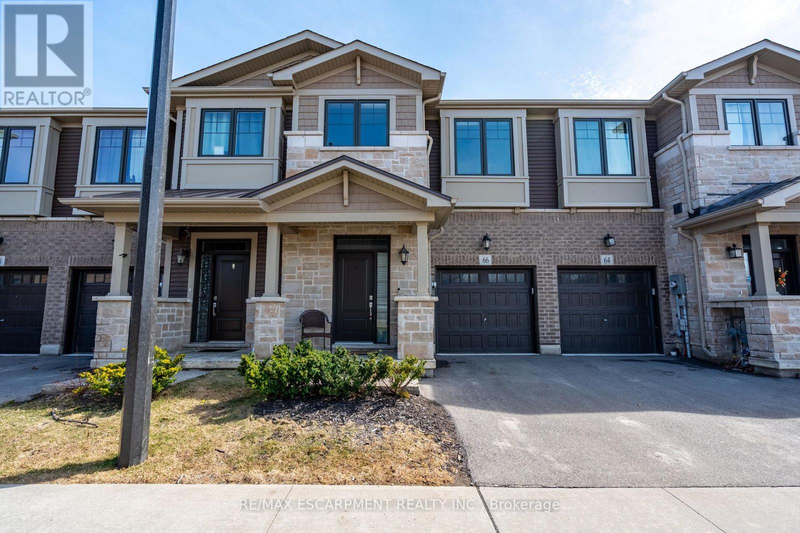 Photo 16 of 66 Pelican Lane, Hamilton ON