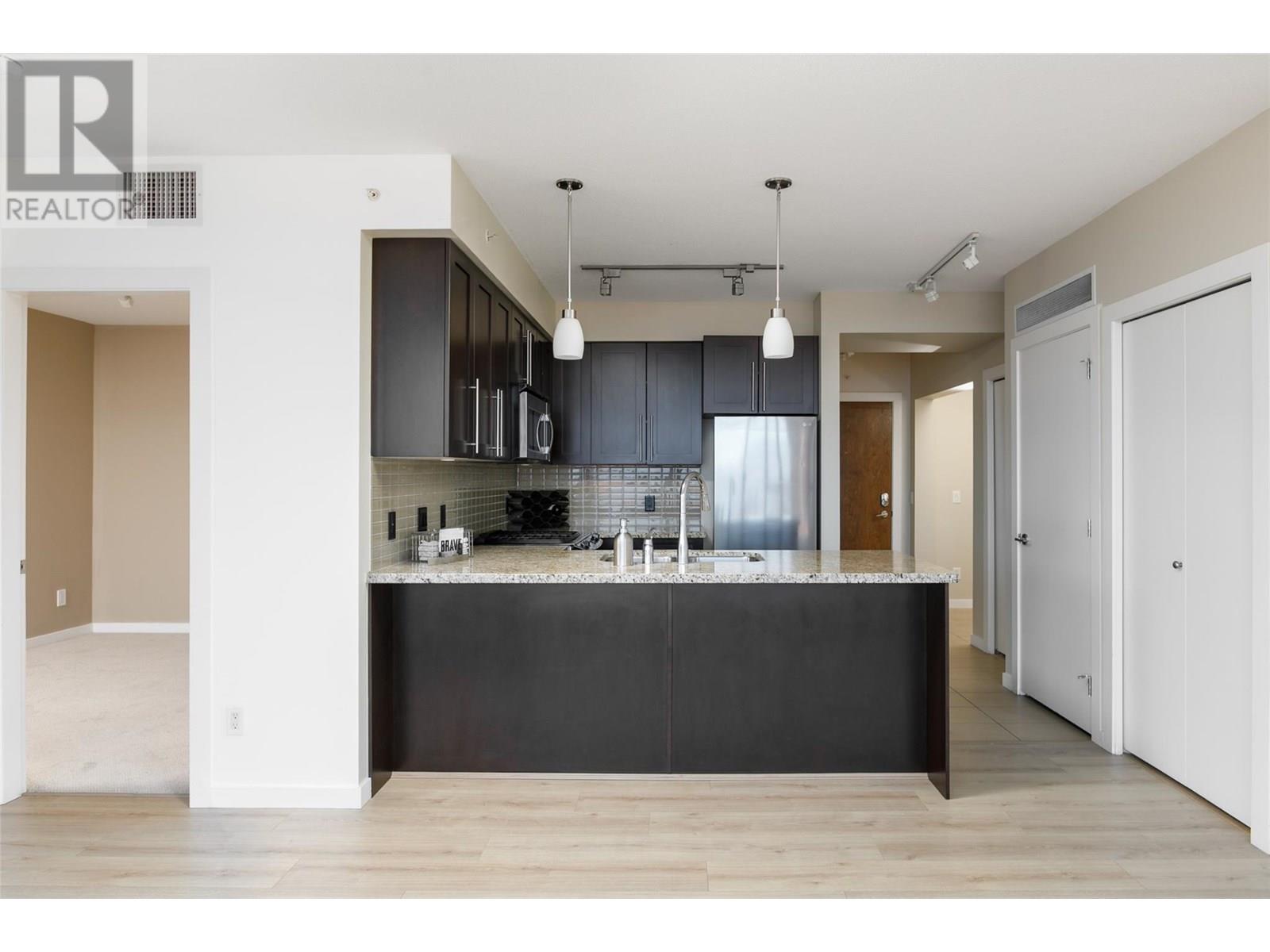 1207 1075 Sunset Drive, Kelowna