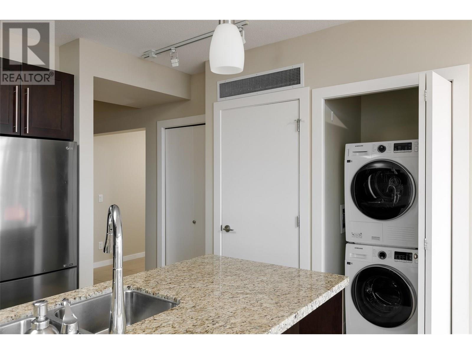 1207 1075 Sunset Drive, Kelowna