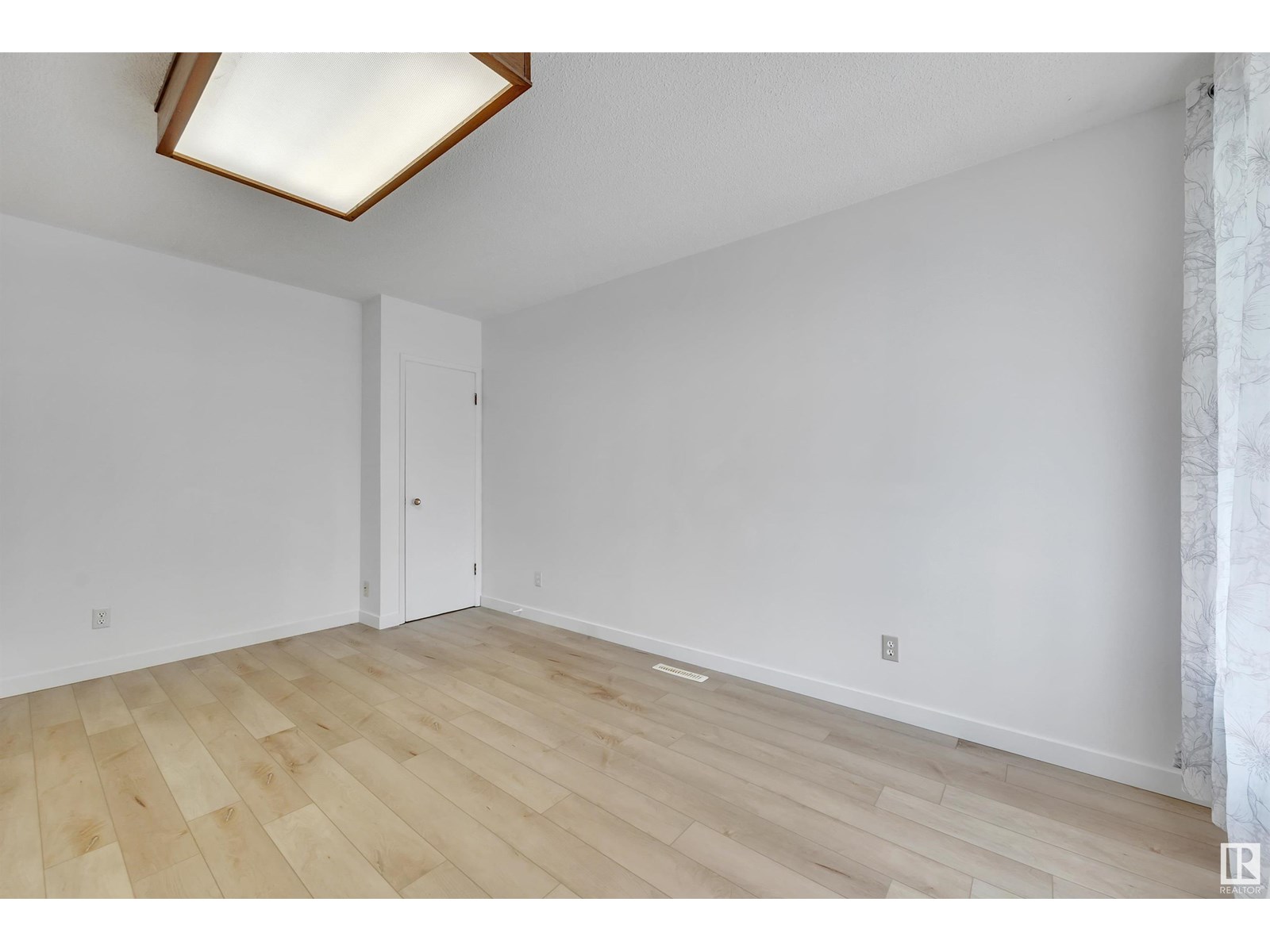 Photo 20 of 7203 138 Av Nw, Edmonton AB