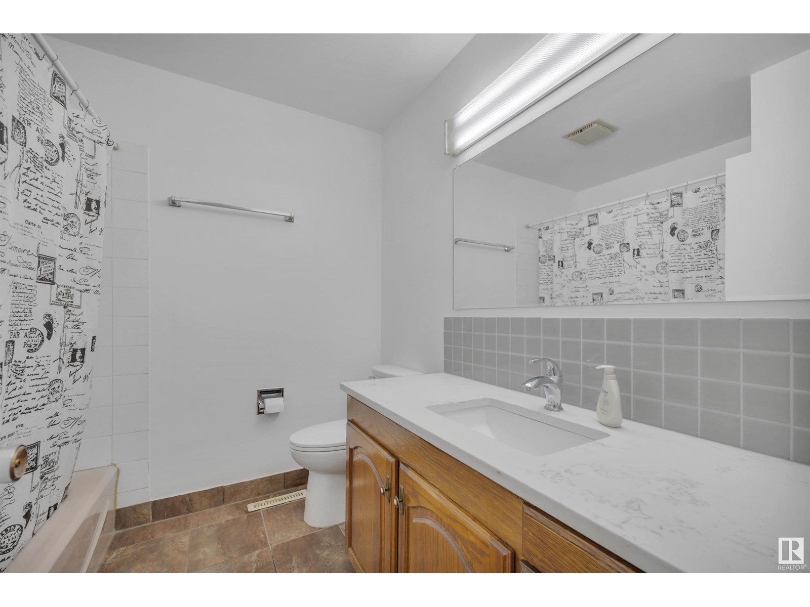Photo 25 of 7203 138 Av Nw, Edmonton AB