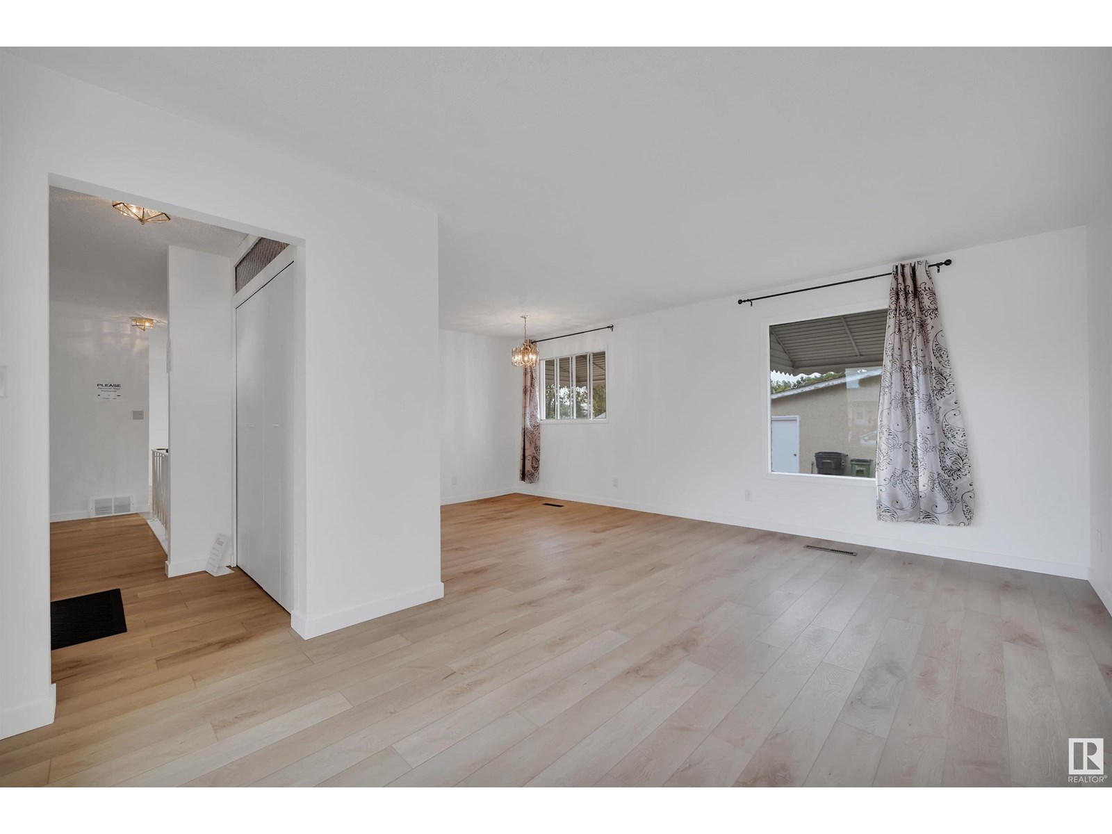 Photo 10 of 7203 138 Av Nw, Edmonton AB