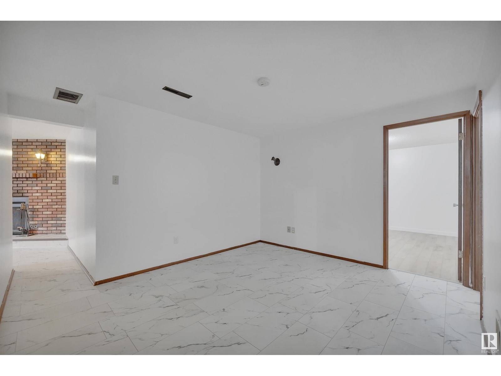 Photo 13 of 7203 138 Av Nw, Edmonton AB