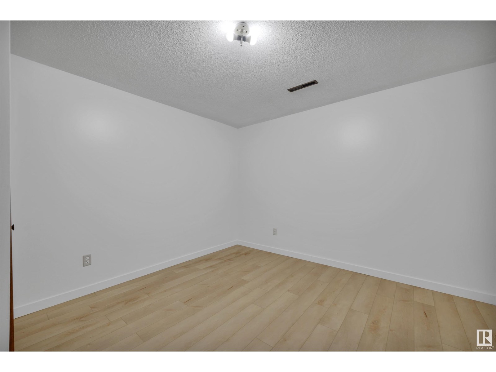 Photo 32 of 7203 138 Av Nw, Edmonton AB
