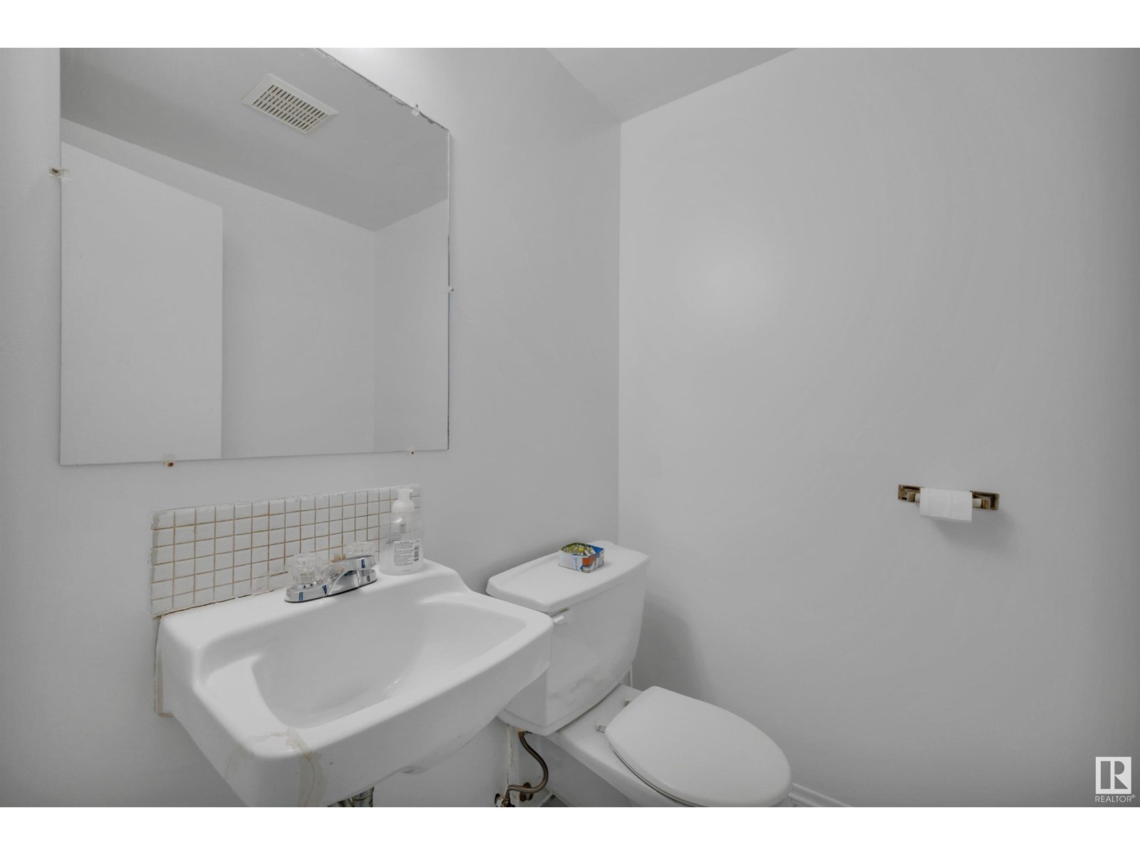 Photo 15 of 7203 138 Av Nw, Edmonton AB