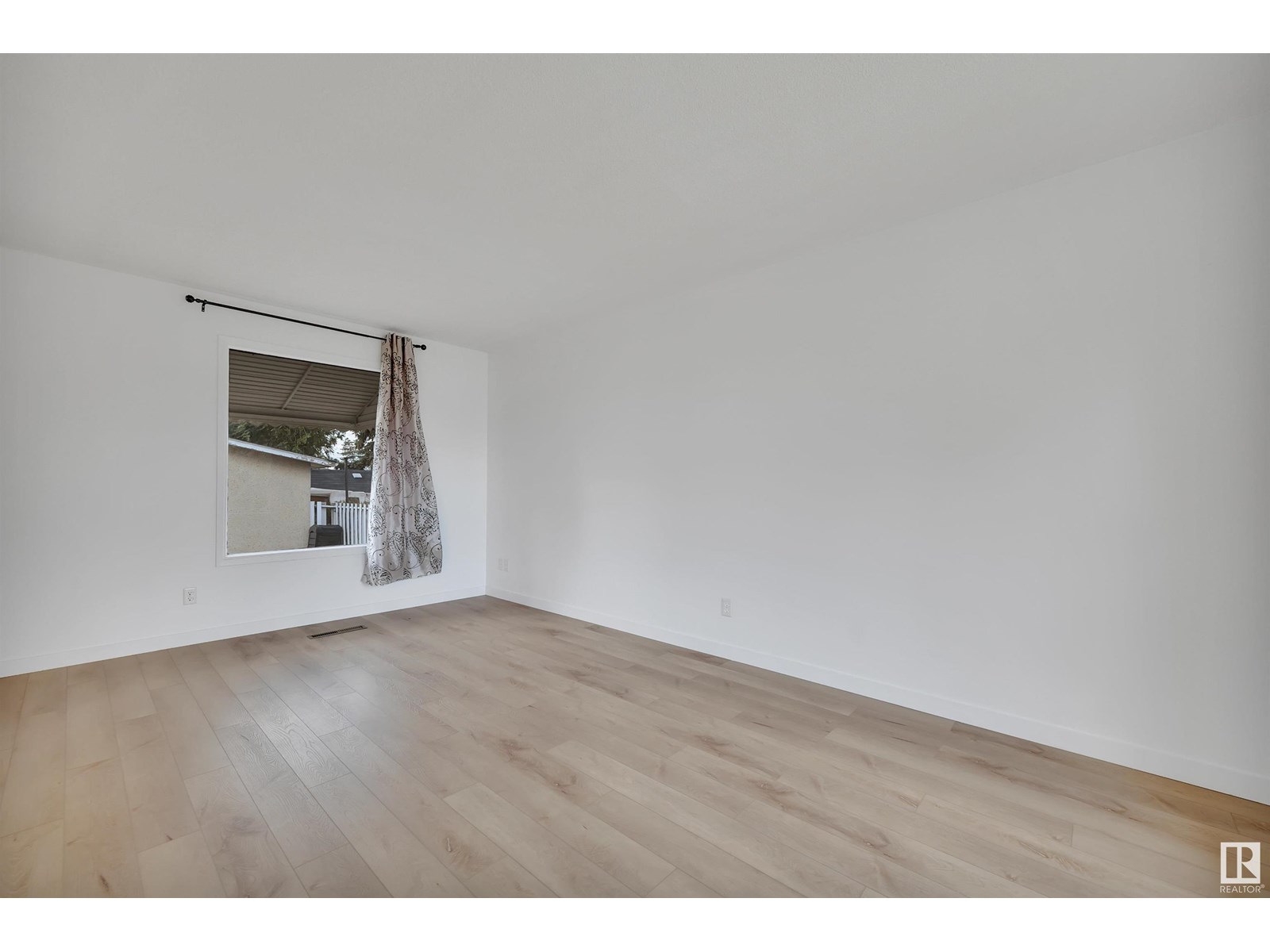 Photo 28 of 7203 138 Av Nw, Edmonton AB