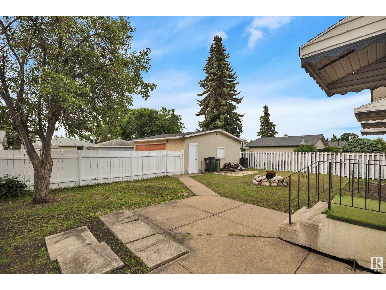 Photo 14 of 7203 138 Av Nw, Edmonton AB