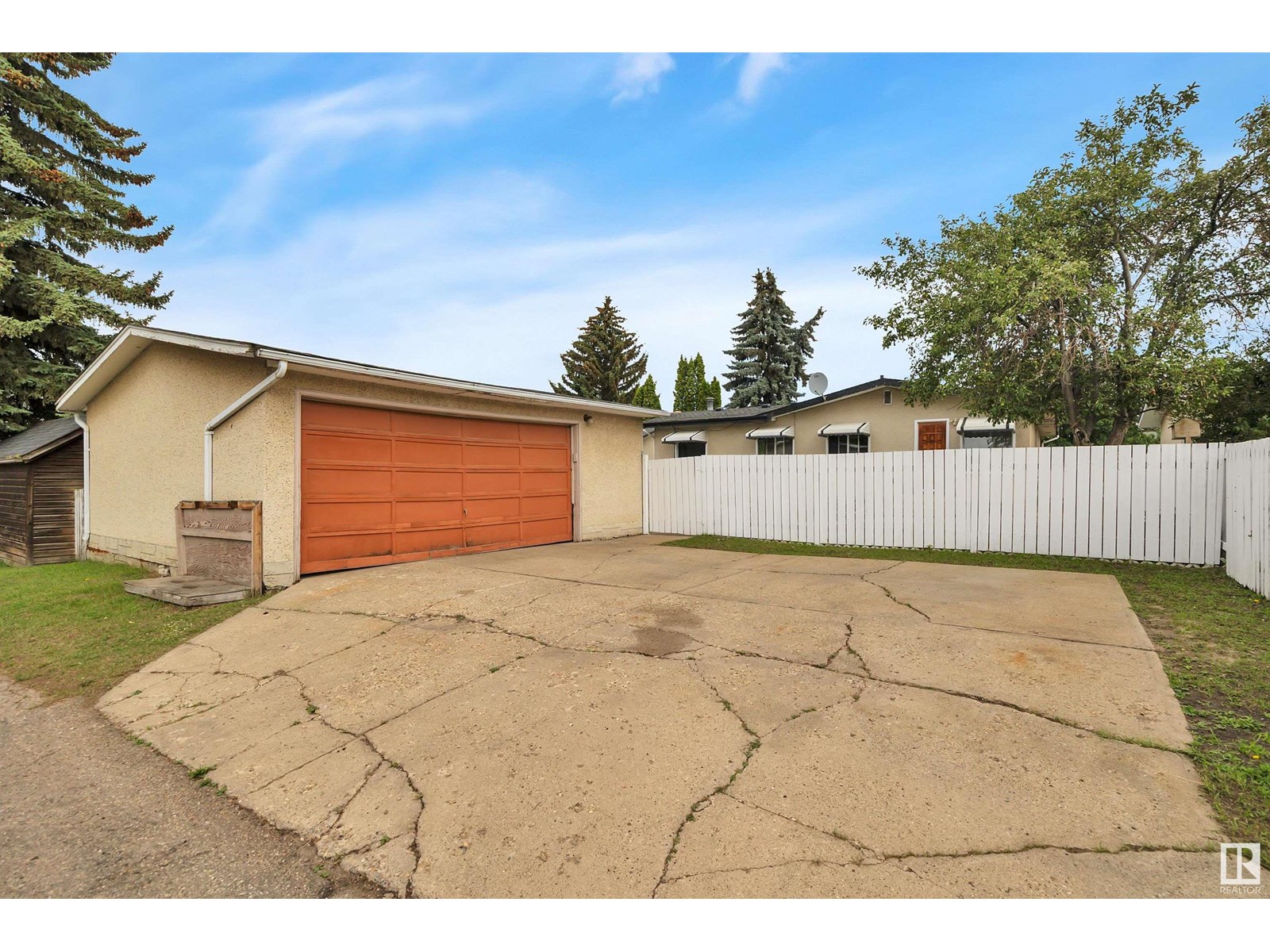 Photo 46 of 7203 138 Av Nw, Edmonton AB