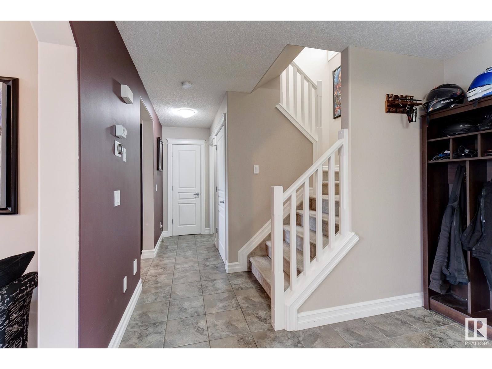 Photo 2 of 6112 11 Av Sw, Edmonton AB