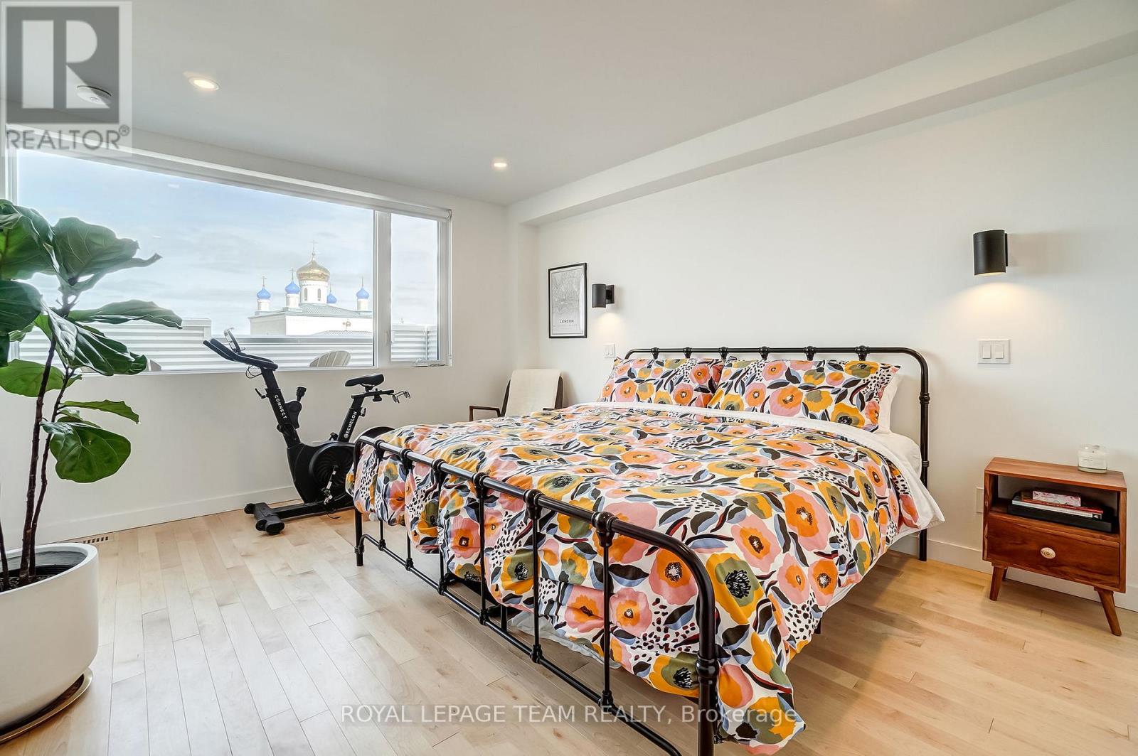 Photo 12 of 125 Carruthers Avenue, Ottawa ON