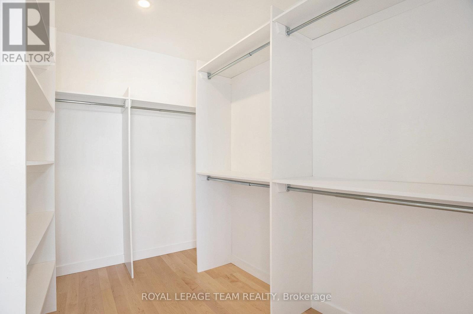 Photo 4 of 125 Carruthers Avenue, Ottawa ON