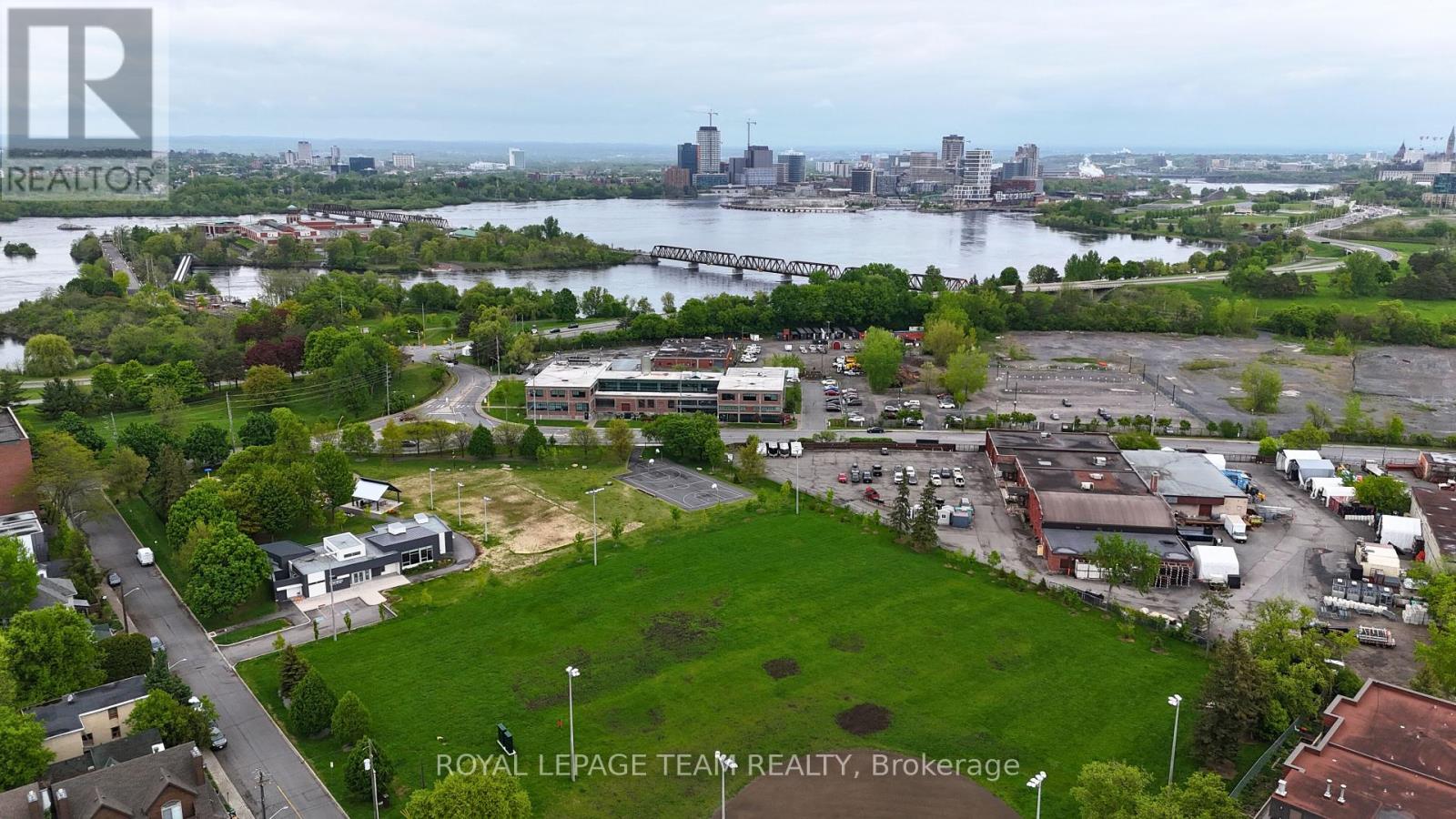 Photo 6 of 125 Carruthers Avenue, Ottawa ON