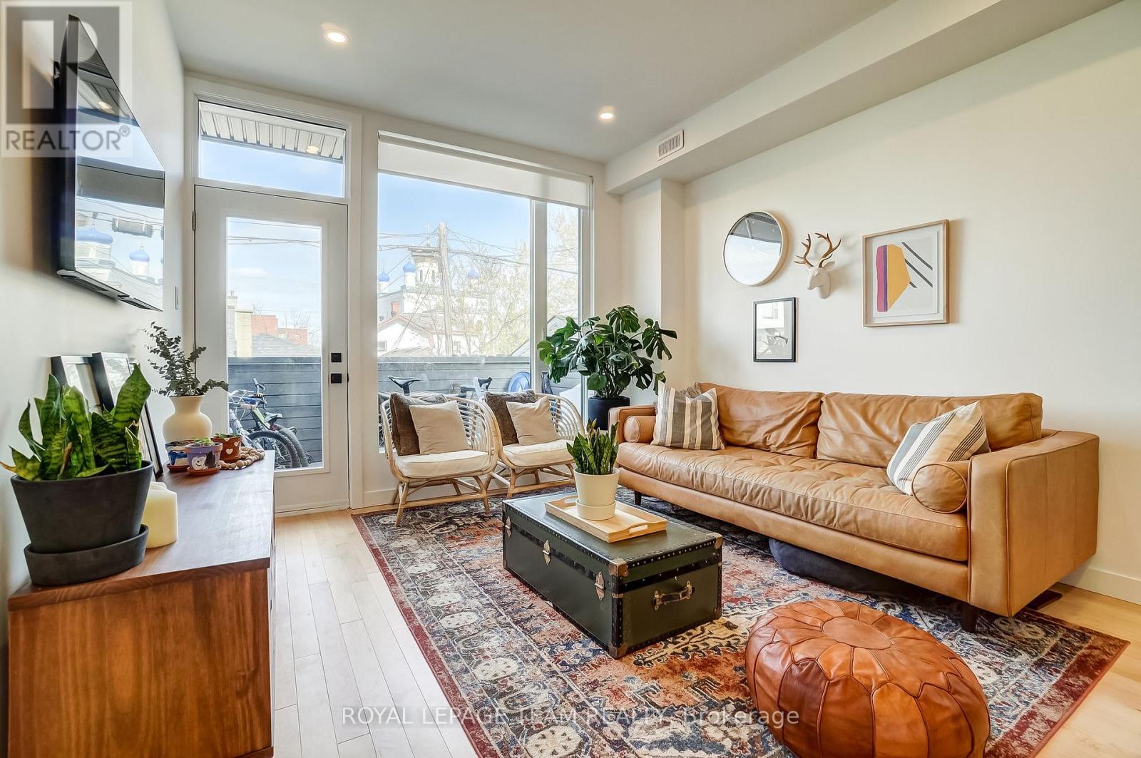 Photo 5 of 125 Carruthers Avenue, Ottawa ON