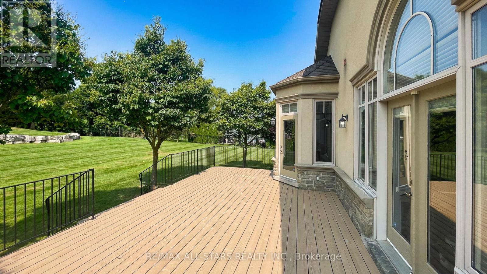 70 RICHARD LOVAT COURT - 12