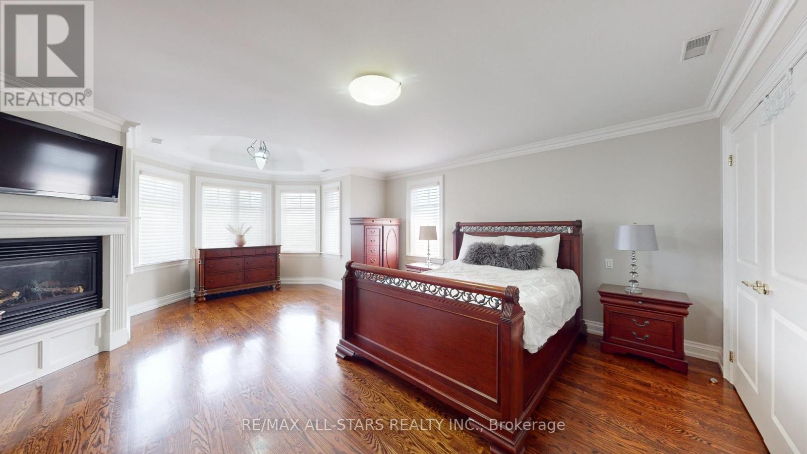 70 RICHARD LOVAT COURT - 33