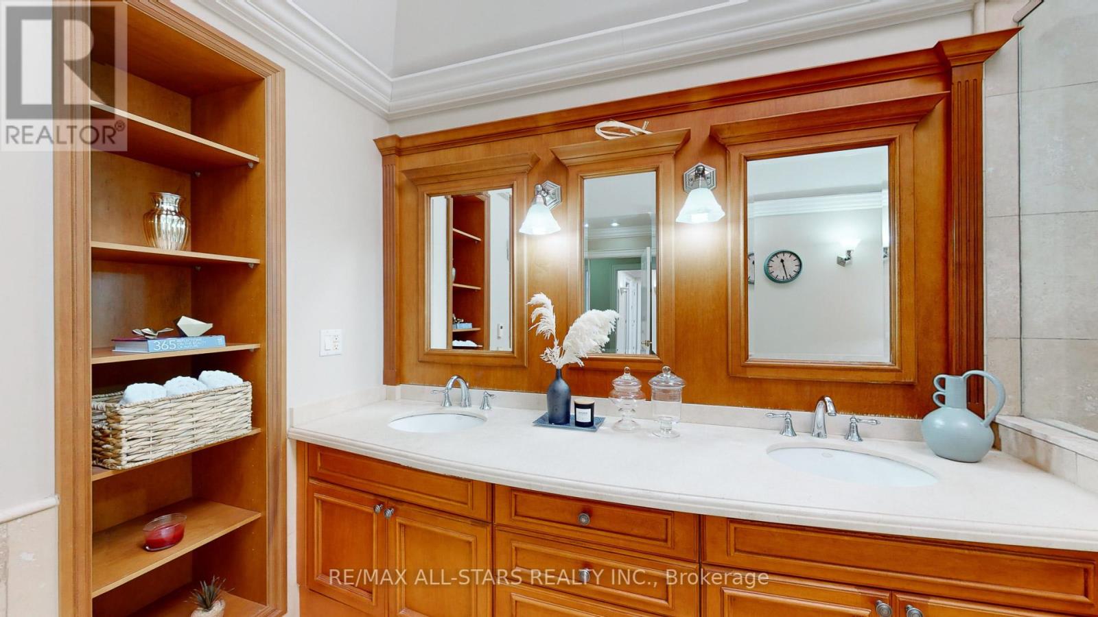 70 RICHARD LOVAT COURT - 36