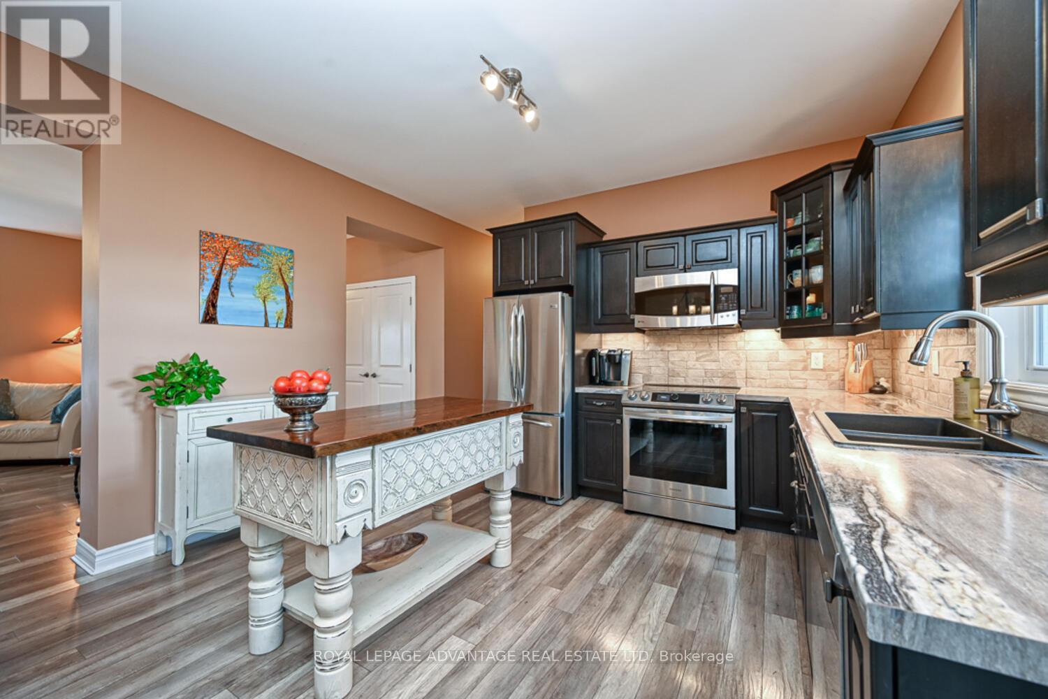 Photo 9 of 119 Sophie Lane, Merrickvillewolford ON