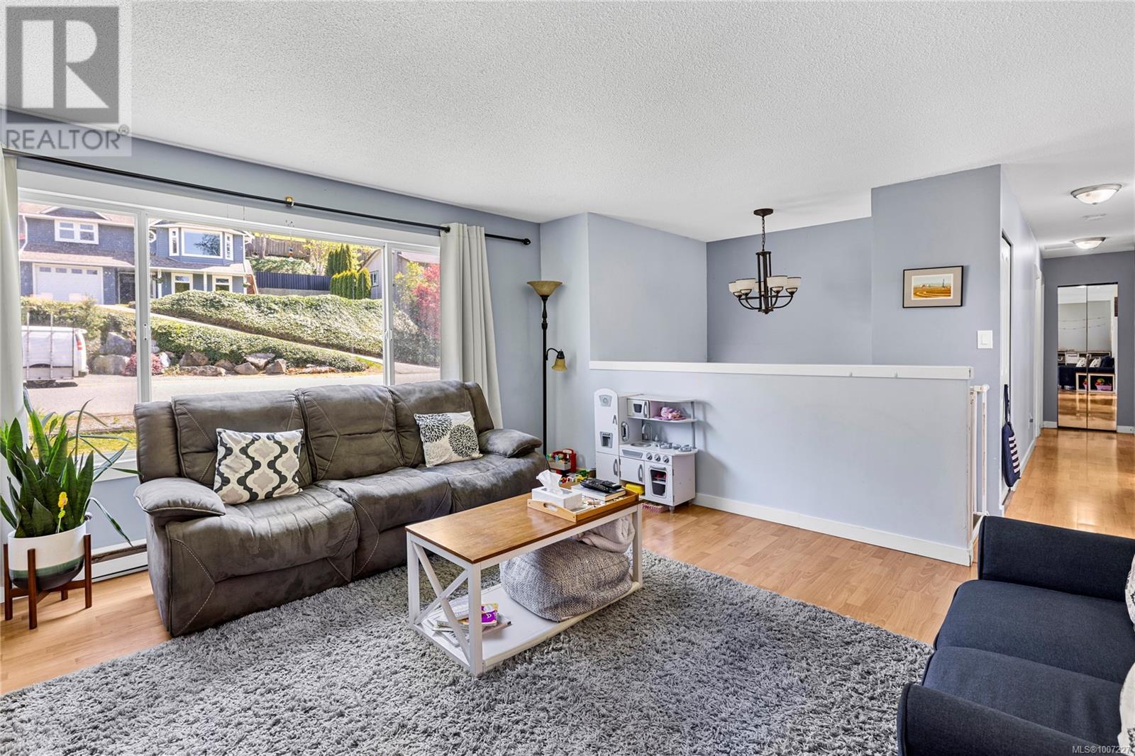 Photo 5 of 63 Porter Rd, Nanaimo BC