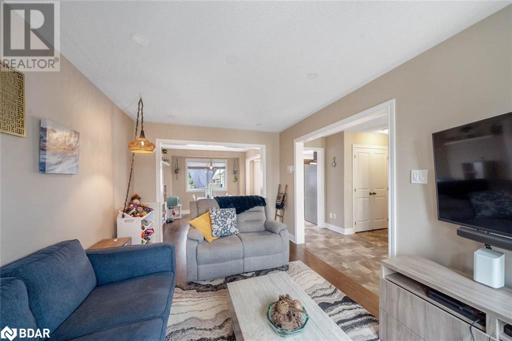 Photo 17 of 52 Nash Avenue, Elmvale ON