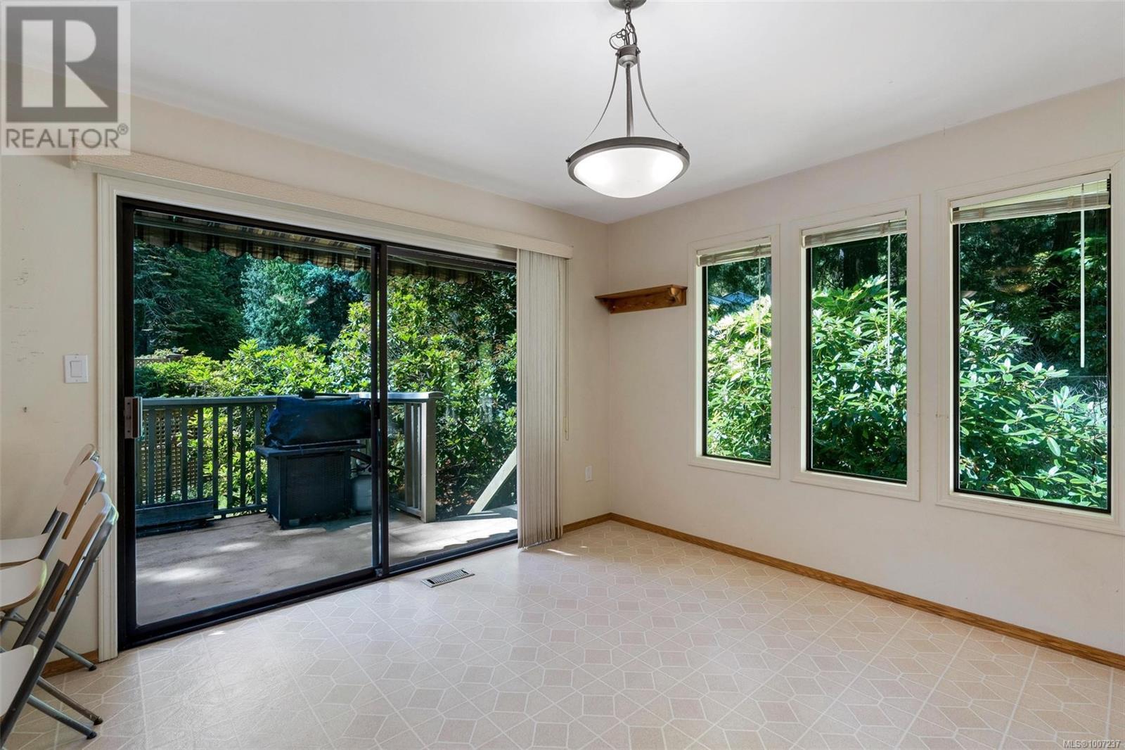 Photo 12 of 4687 Lochwood Cres, Saanich BC
