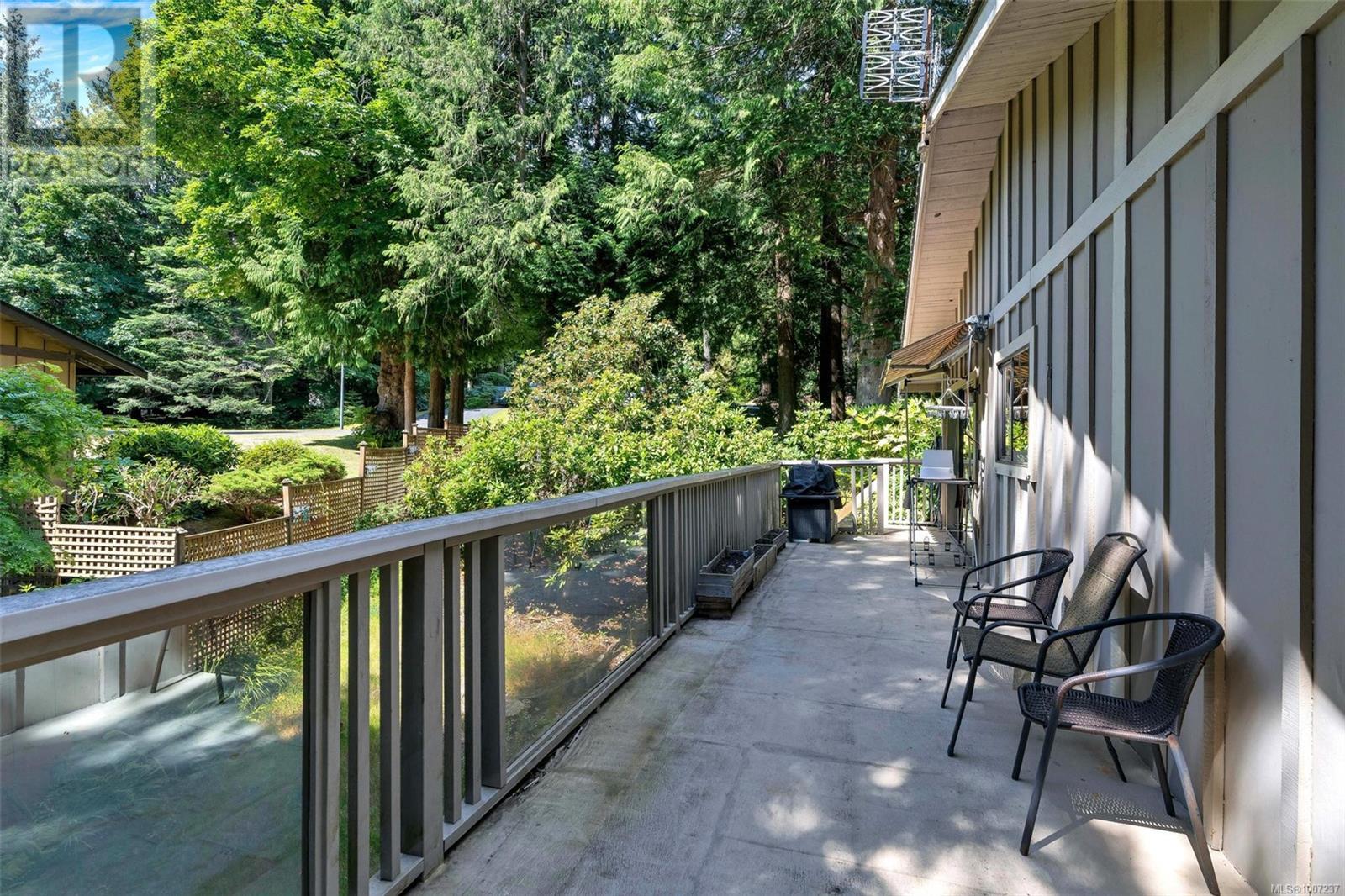 Photo 13 of 4687 Lochwood Cres, Saanich BC