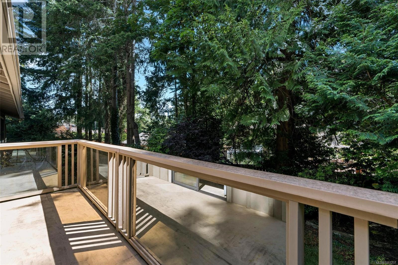 Photo 14 of 4687 Lochwood Cres, Saanich BC