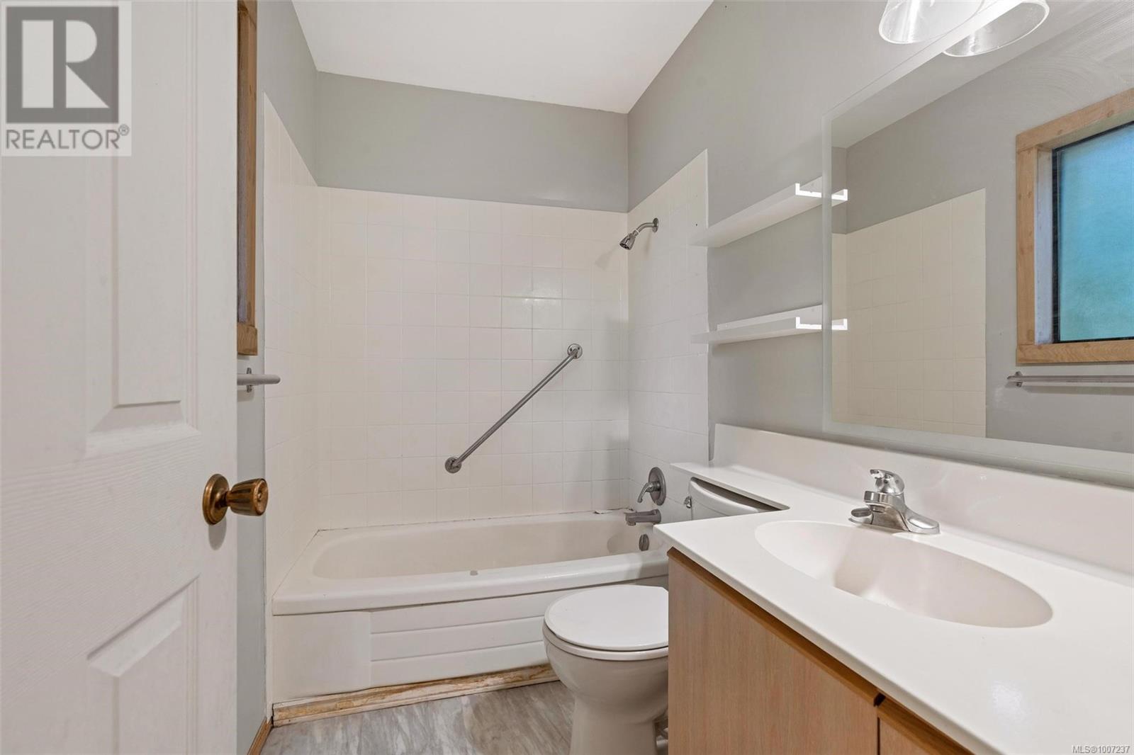 Photo 18 of 4687 Lochwood Cres, Saanich BC