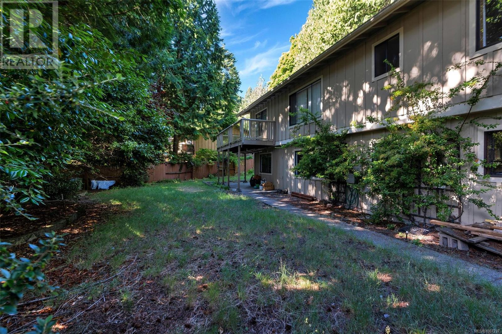 Photo 40 of 4687 Lochwood Cres, Saanich BC