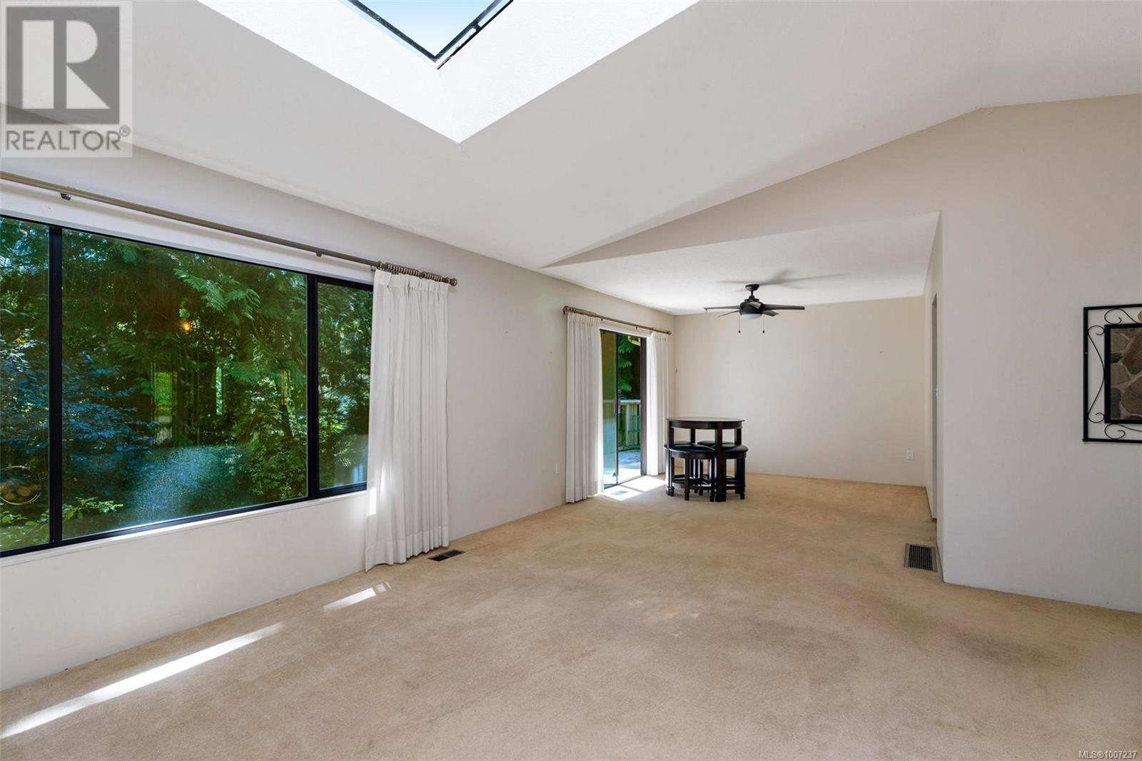 Photo 6 of 4687 Lochwood Cres, Saanich BC