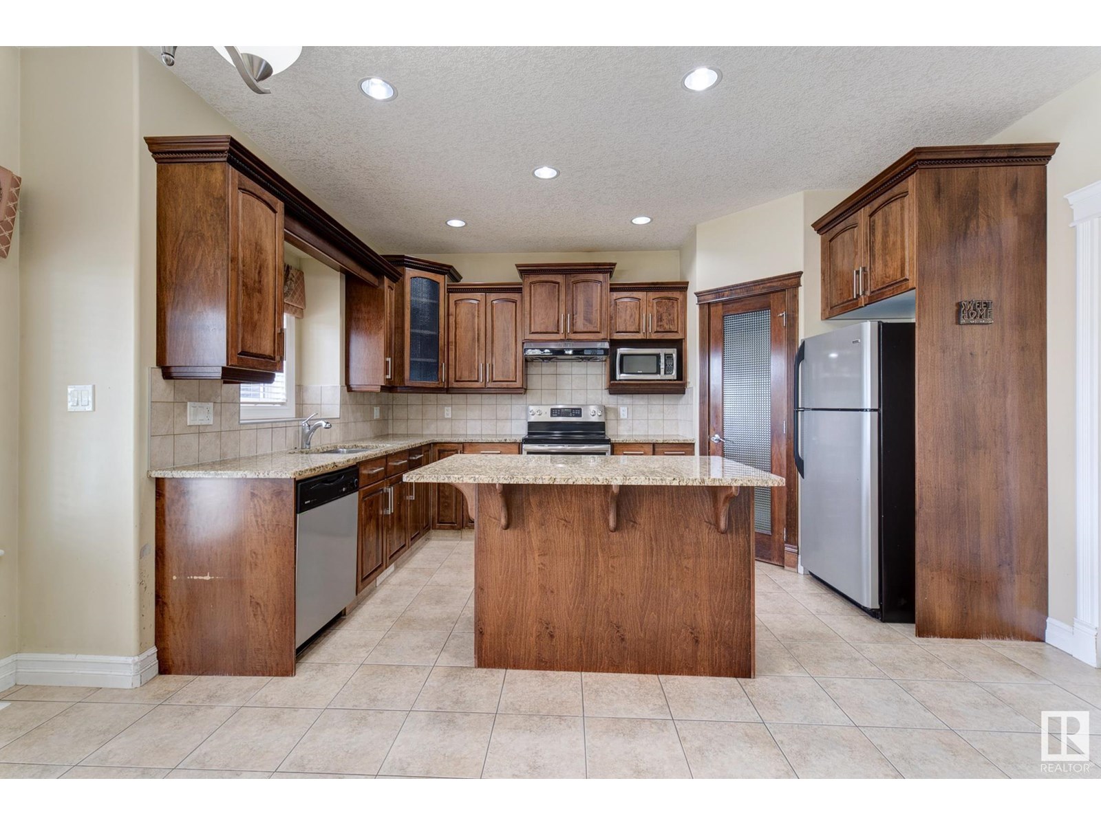 Photo 17 of 3621 28 A St Nw, Edmonton AB