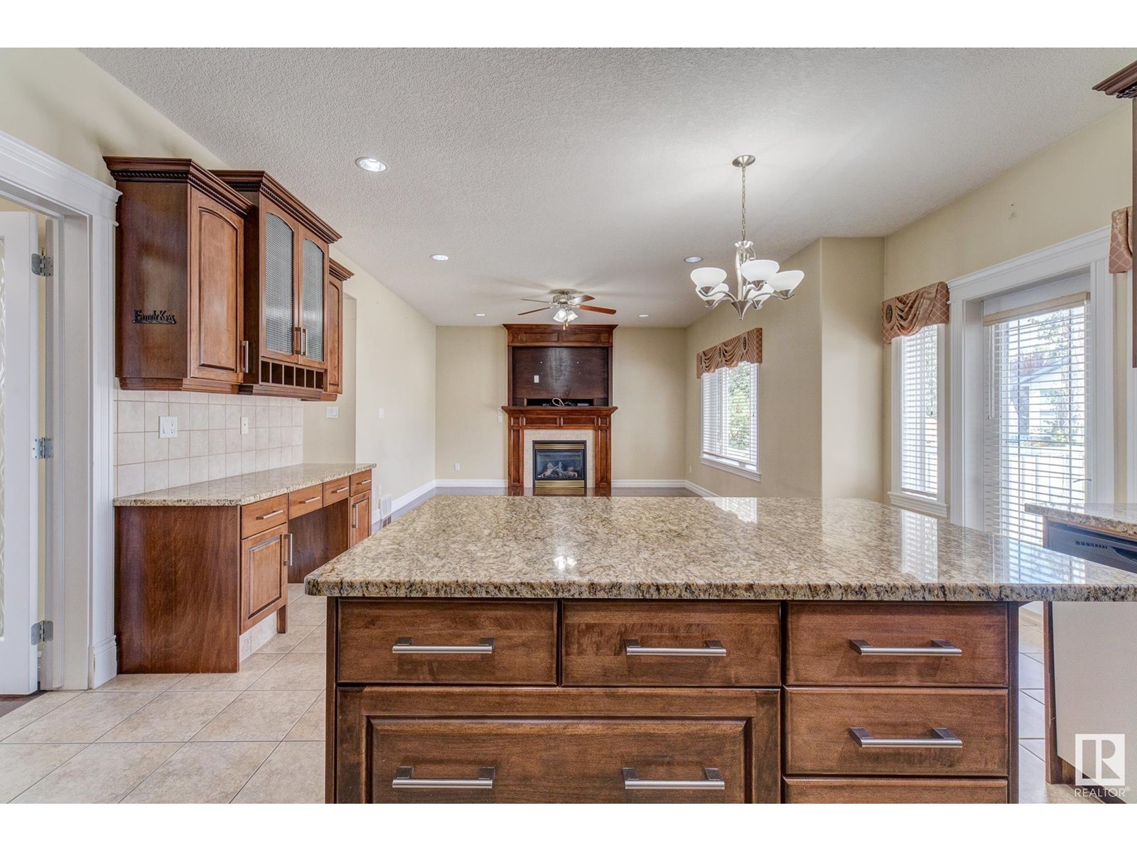Photo 25 of 3621 28 A St Nw, Edmonton AB