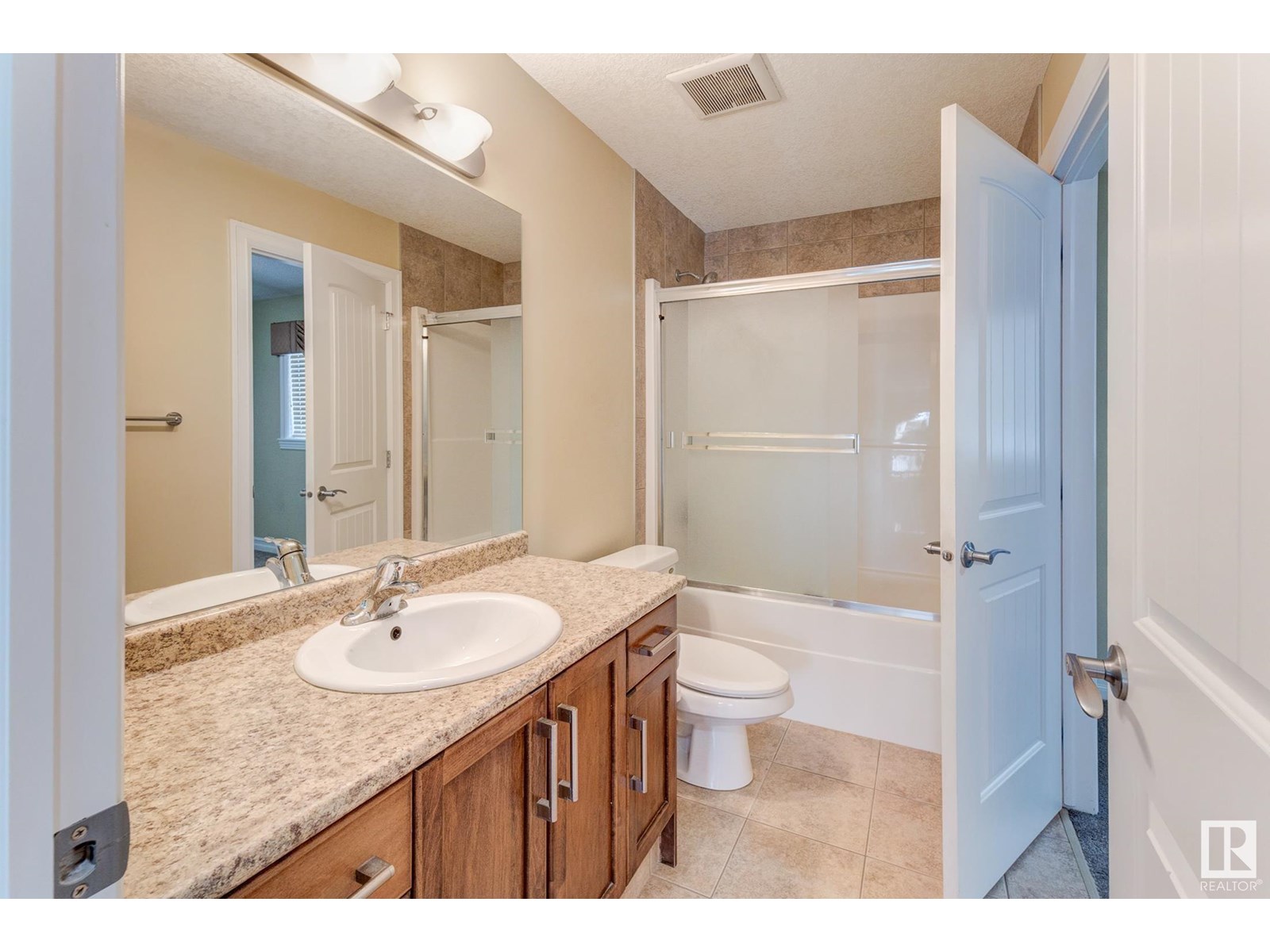 Photo 37 of 3621 28 A St Nw, Edmonton AB