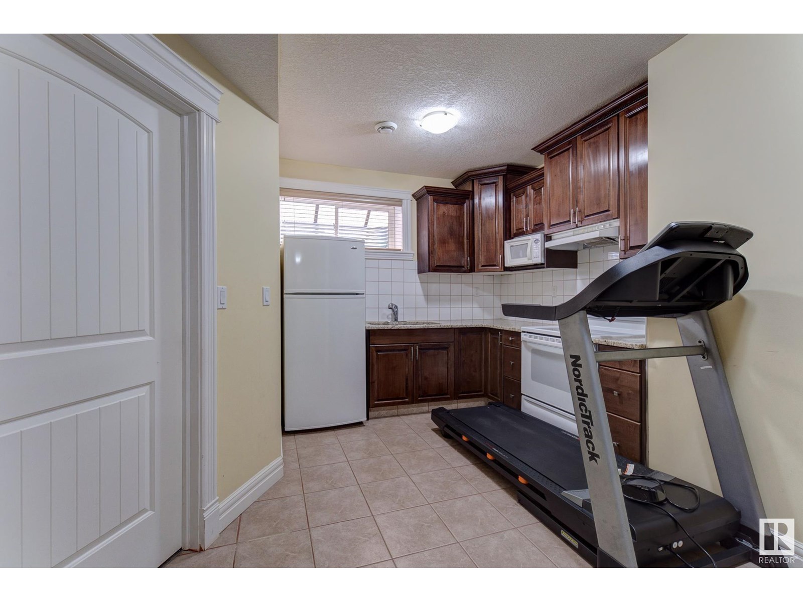 Photo 24 of 3621 28 A St Nw, Edmonton AB
