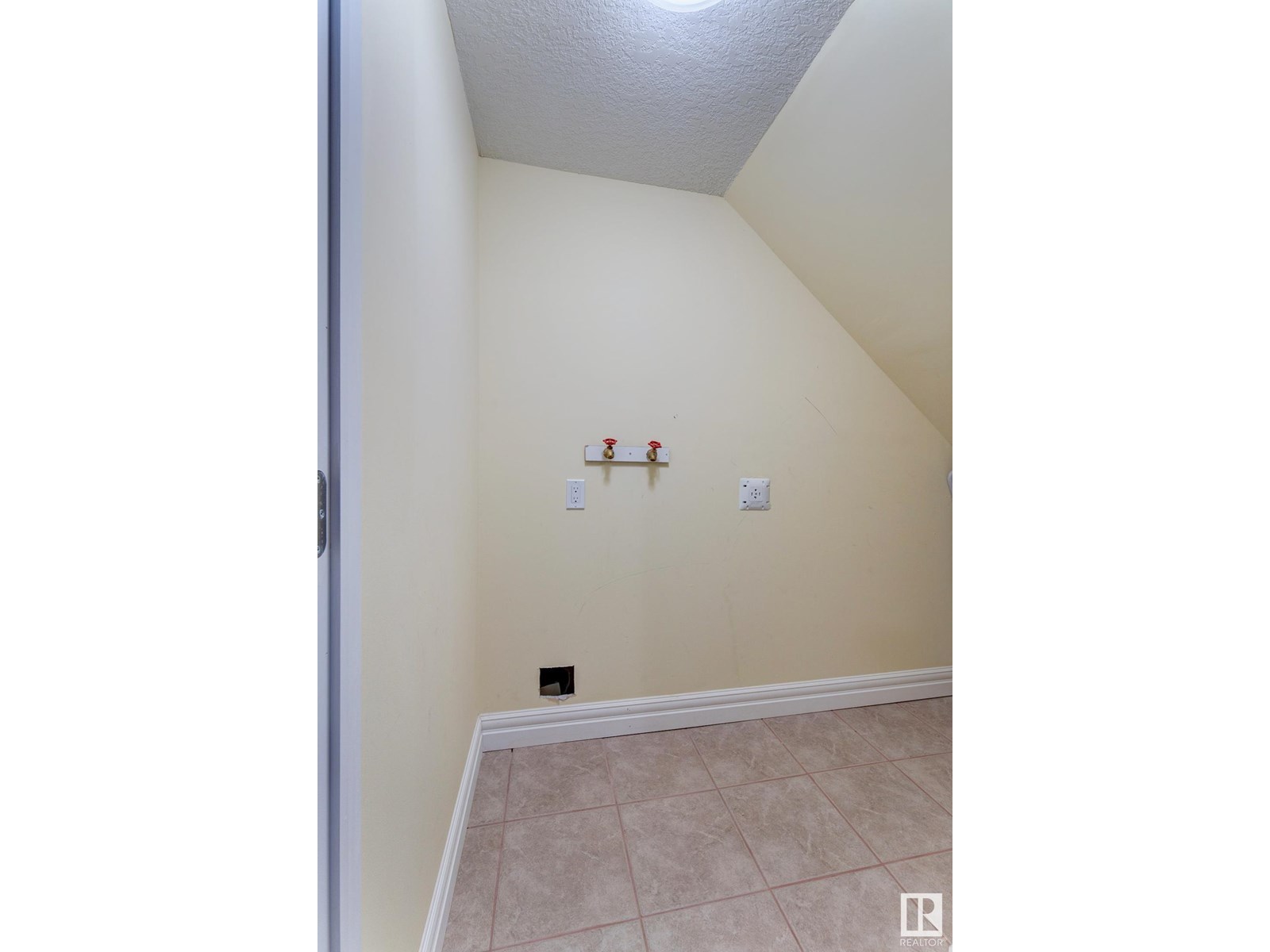 Photo 28 of 3621 28 A St Nw, Edmonton AB