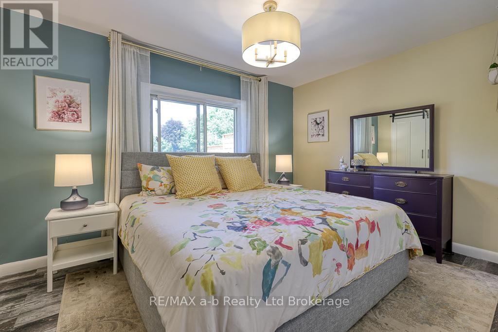 Photo 37 of 109 Sunset Drive, St Thomas ON