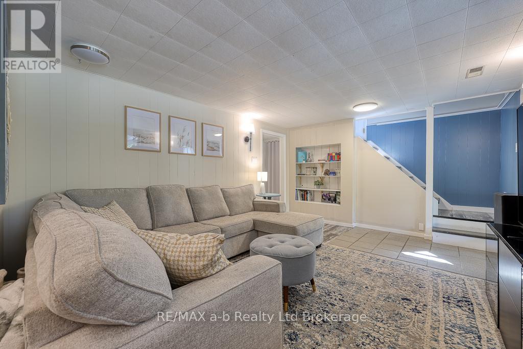 Photo 2 of 109 Sunset Drive, St Thomas ON