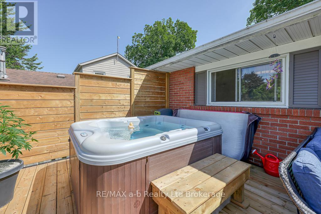 Photo 16 of 109 Sunset Drive, St Thomas ON
