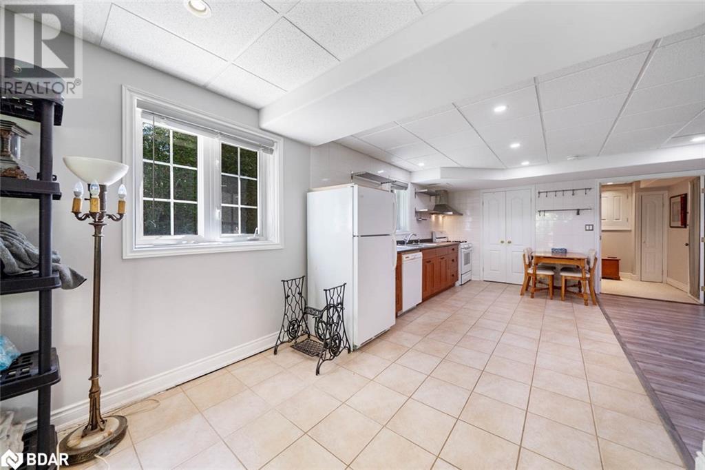 Photo 31 of 19 Mccarthy Court, Barrie ON