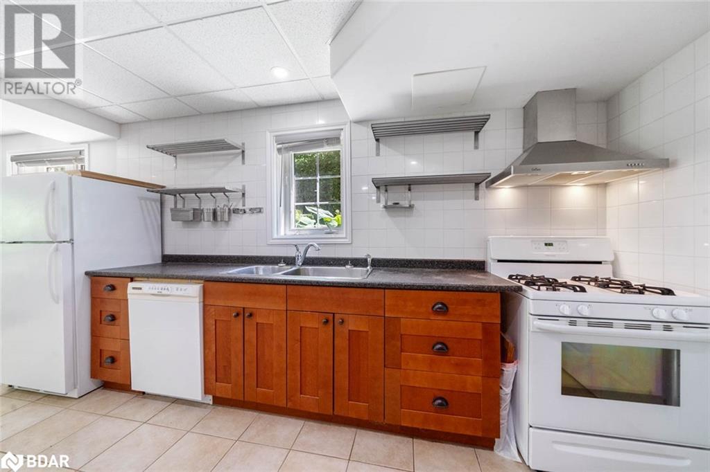 Photo 16 of 19 Mccarthy Court, Barrie ON